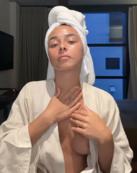 Brooke Blurton star best pictures