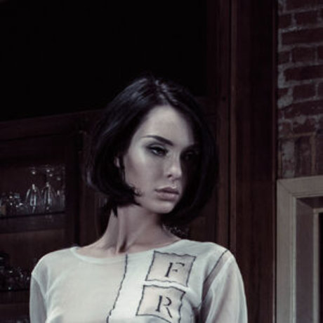 Daisy Olie naked model pictures