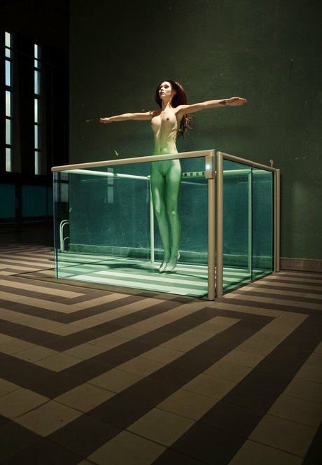 Daisy Olie pretty actress pic