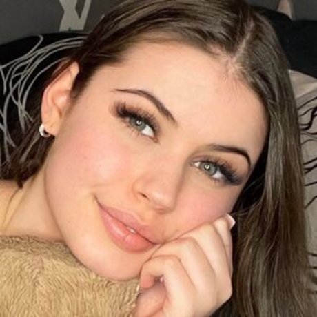 arianasfriends best actress photos