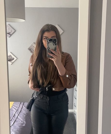 Molly Georgia Leach star exclusive photo