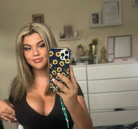 Molly Georgia Leach exclusive model archive