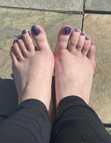 elliemaesfeet naked model photos