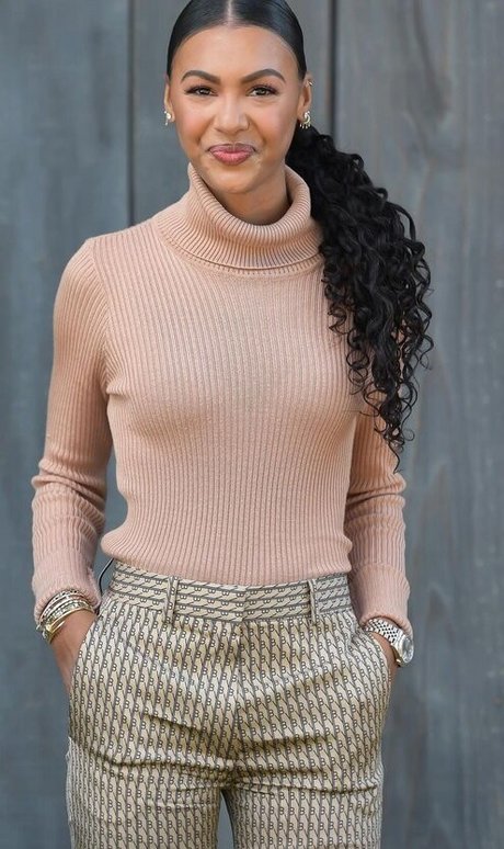 Malika Andrews model images