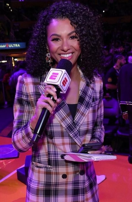 Malika Andrews beautiful star photos