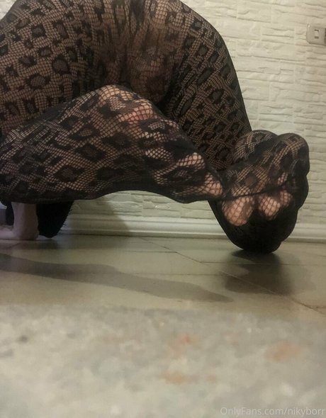 nikyborr model top photos