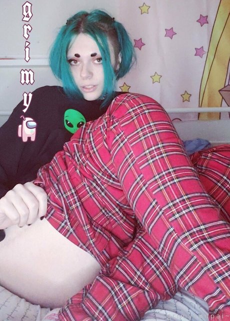 grimybby exclusive model image