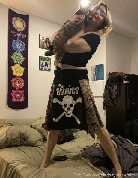 lindsaymariefelton pretty pornstar image