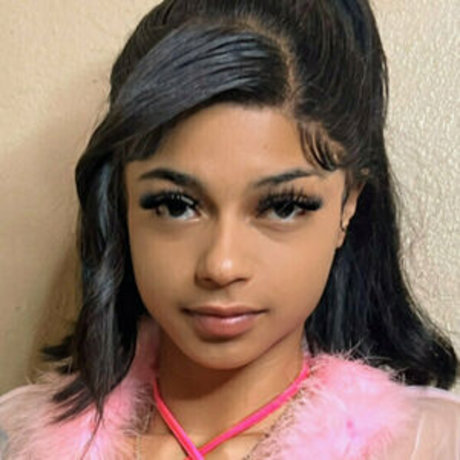 Sheslilmama adult model images