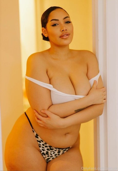 parisxhk pretty actress img