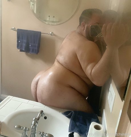 ratchetelle model art galleries