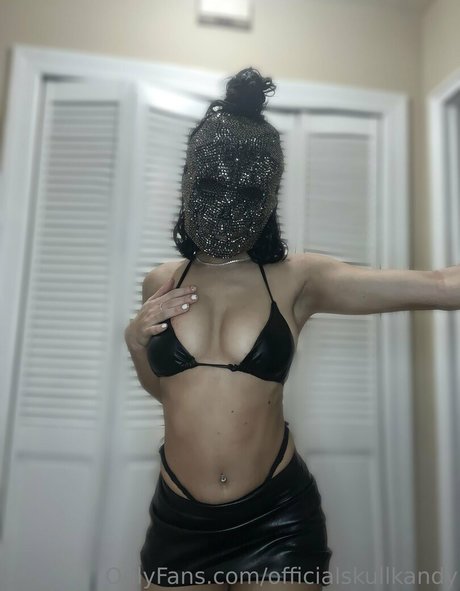 officialskullkandy nude model img