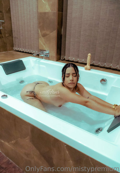 mistypremium model naked image