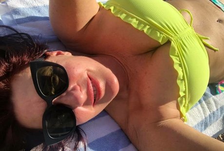 KellyK erotic model image