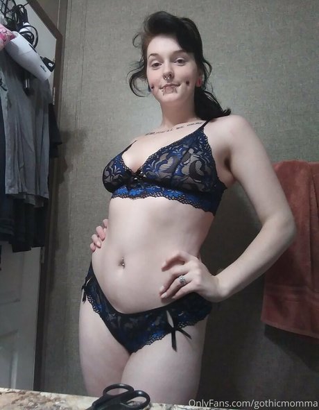 lesbian kissing onlyfans pornos image