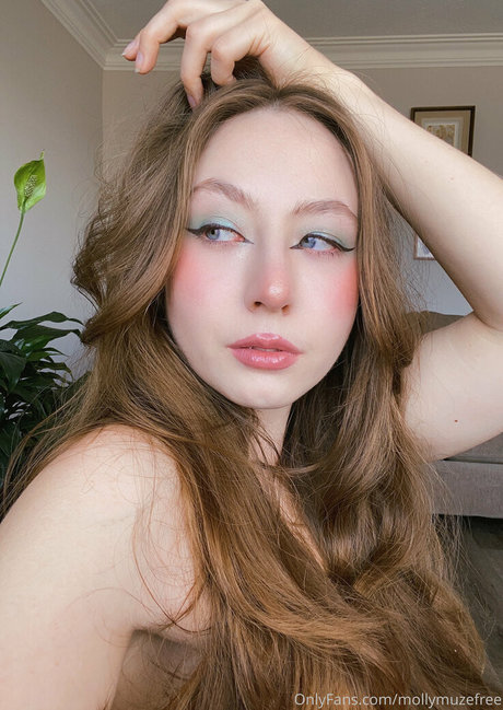 mollymuzefree naked actress picture