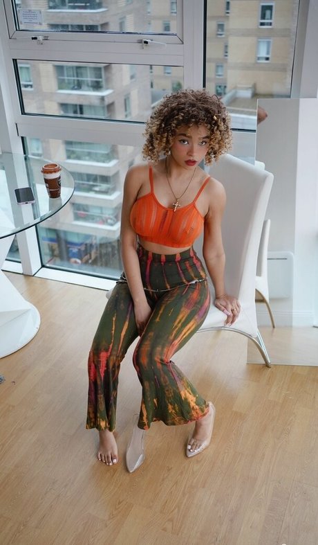 Kiara Peachy sex star picture