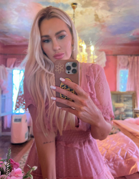 veryhotvocab sex model image