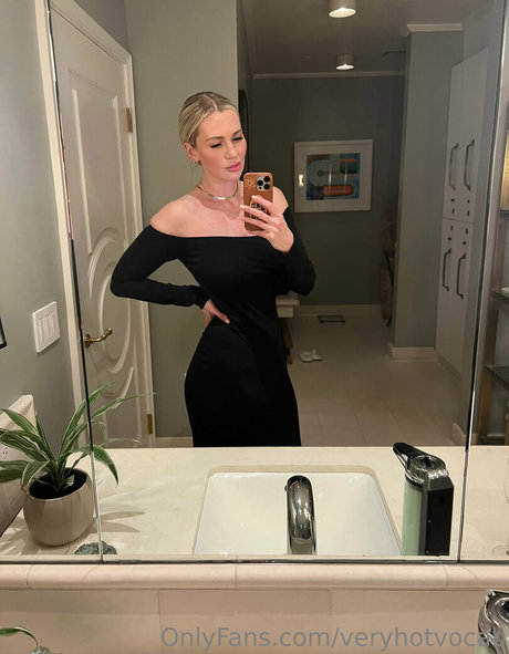 veryhotvocab adult model picture