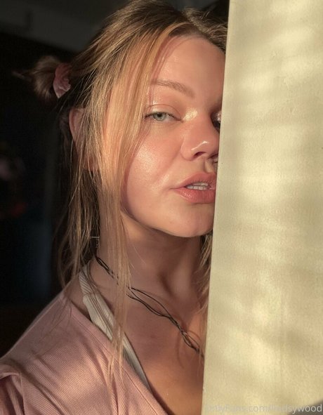 luluwunderful model top pictures