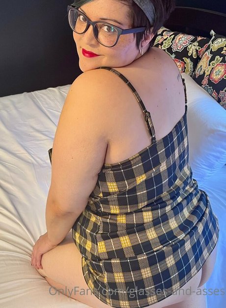 glasses and asses free actress gallery