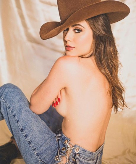 Jana Make nude model pic