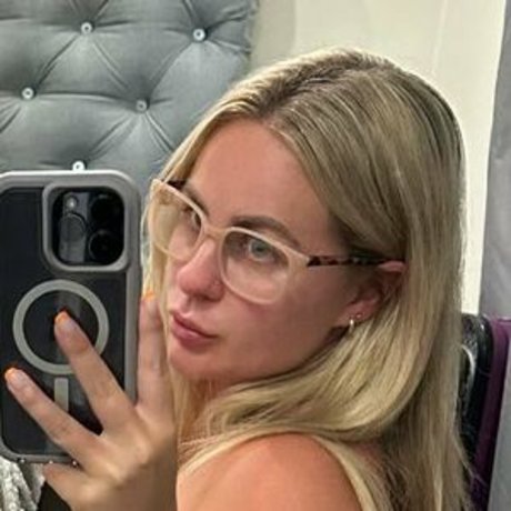 SkyeLouise pornstar free gallery