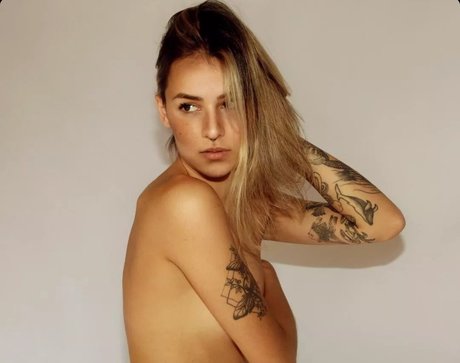 Munique Brum porn star photo