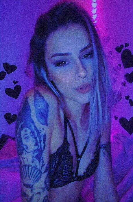 Munique Brum nude model pictures