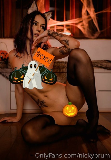 Munique Brum hd actress pics