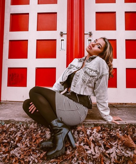 Hannah Malvone nice model img