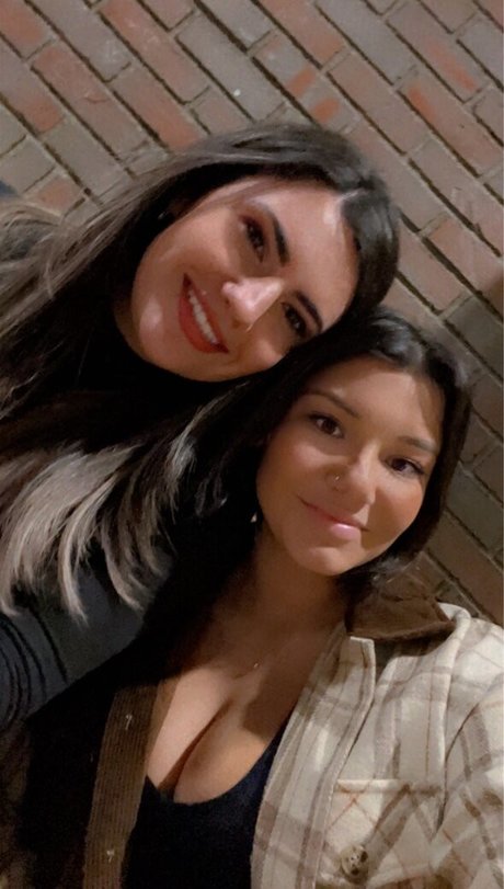 Hannah Malvone beautiful model pic