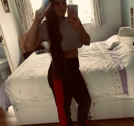 Kirsty Brittain star exclusive photo