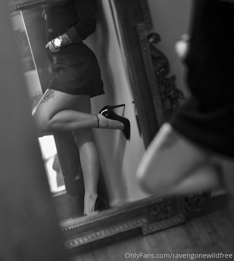 ravengonewildfree naked star gallery