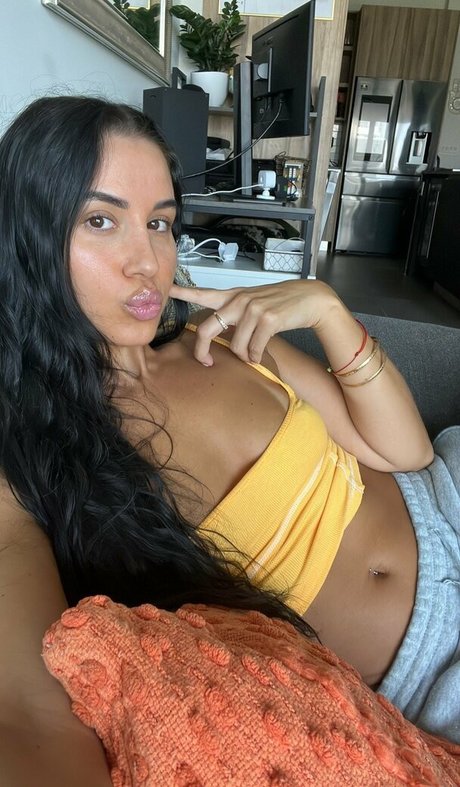 E Rose__eroze beautiful model img