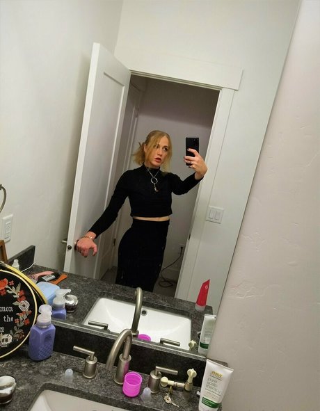 dahliainbloom1 pornographic actress img