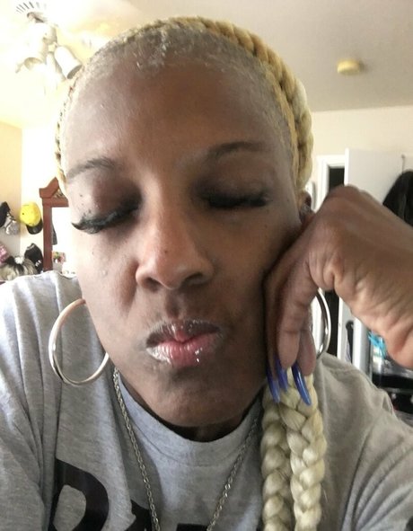 msphat70 xxx model gallery