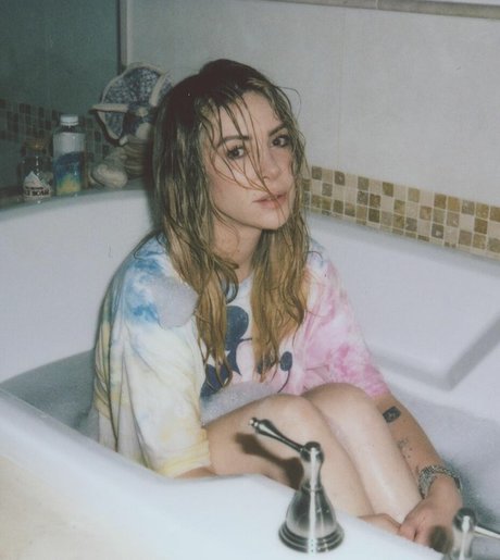 Alison Wonderland pornographic actress photos