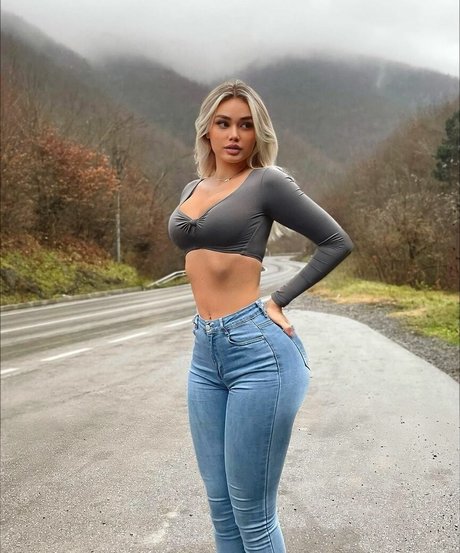 Uresa Zogu pornographic model photo