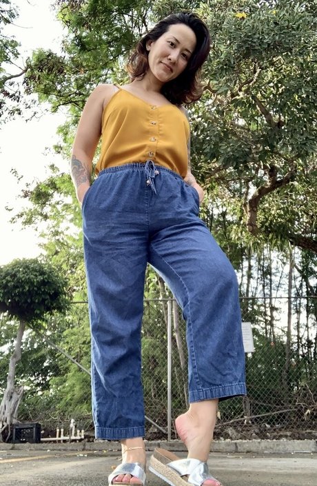 kim kisses foot goddess nudes actress picture