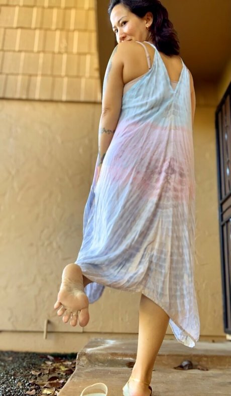 kim kisses foot goddess pornstar hot pic