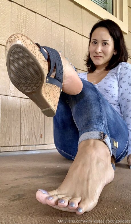 kim kisses foot goddess pornstar image