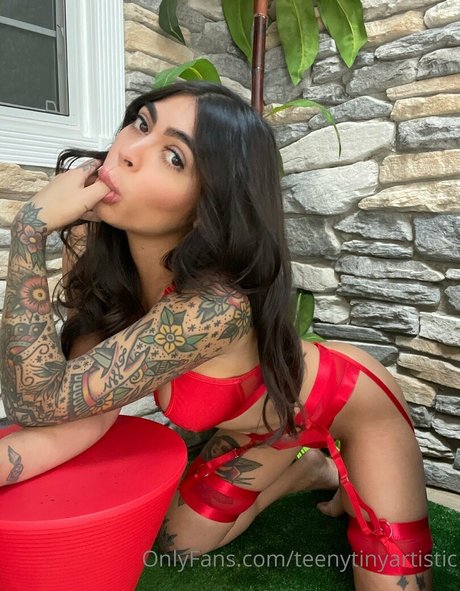 teenytinyartistic model naked galleries