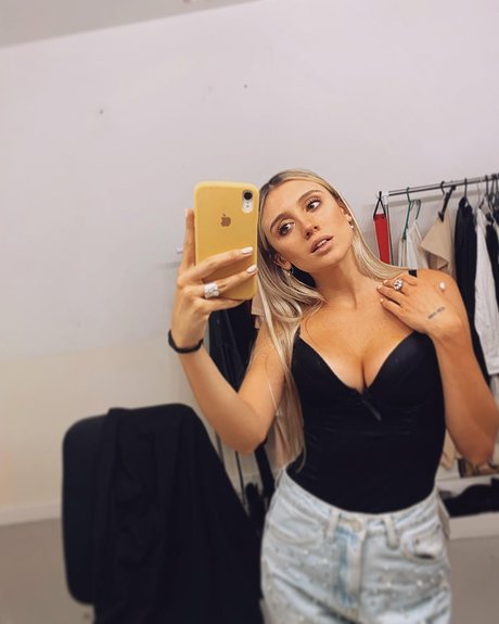 Morena Beltran hot star img