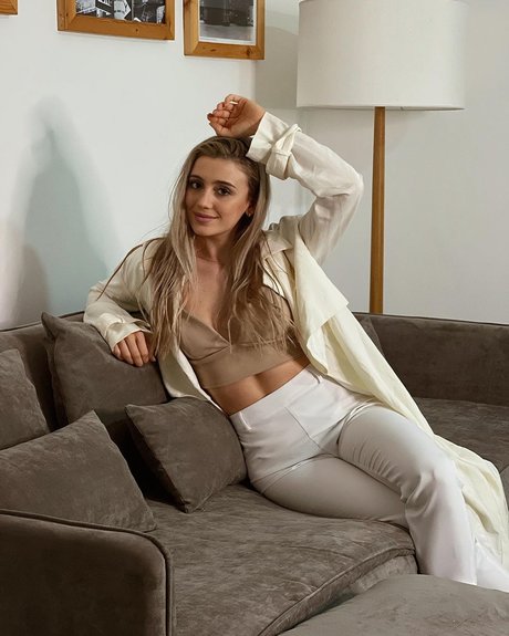 Morena Beltran art actress pic