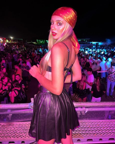 Morena Beltran porn model images