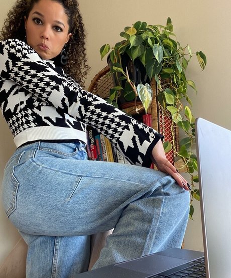 Alisha Wainwright model sex img