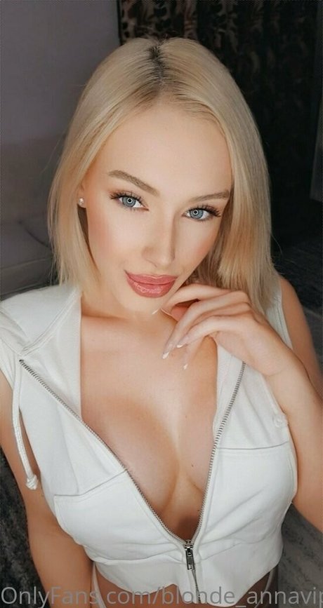 Anna Brown model top pic