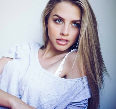 Marina Laswick pornographic actress pictures