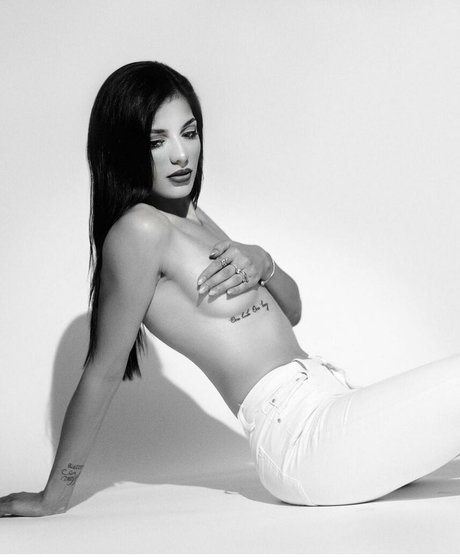 nicolol nudes star pics